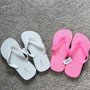 Kids Old Navy Flip Flops - Two Pairs. Size 3-4. Brand New with tags ❌SOLD❌